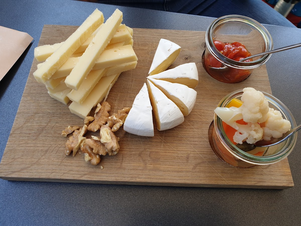 Stall 247 - Weinkost & Feinkost Im Einstigen Kuhstall-5