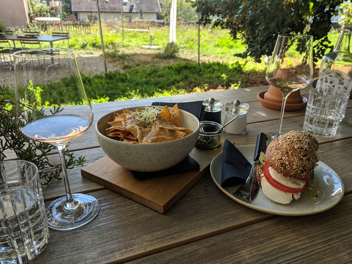 Stall 247 - Weinkost & Feinkost Im Einstigen Kuhstall-9